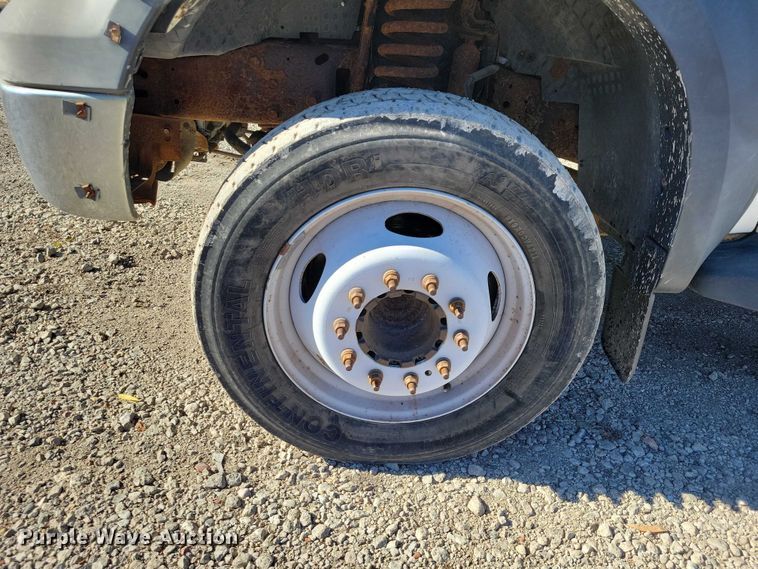 image for item EA2724 2006 Ford F550 Super Duty flatbed truck