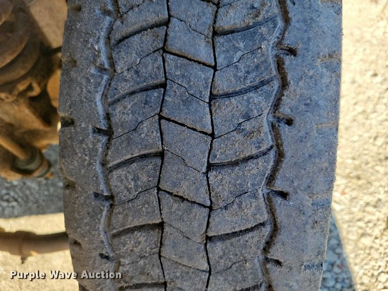 image for item EA2724 2006 Ford F550 Super Duty flatbed truck