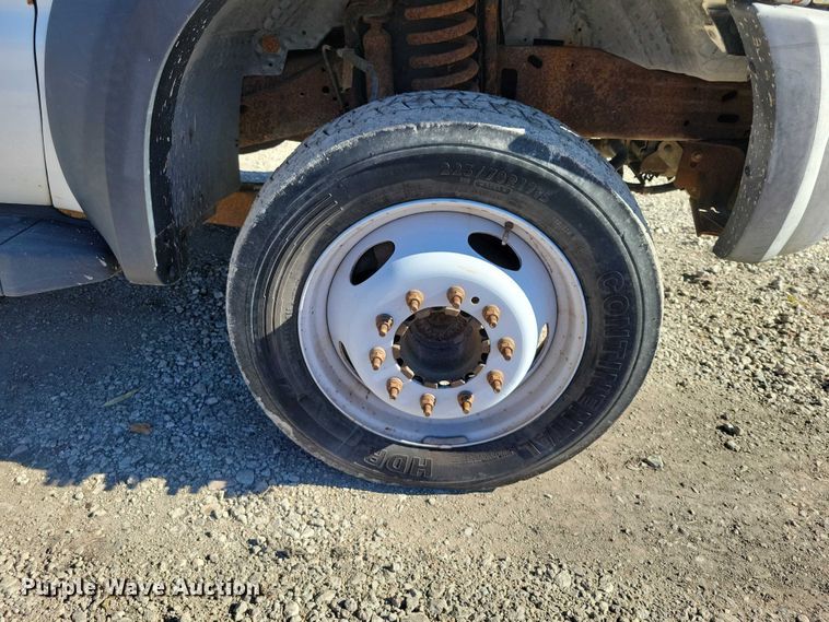 image for item EA2724 2006 Ford F550 Super Duty flatbed truck