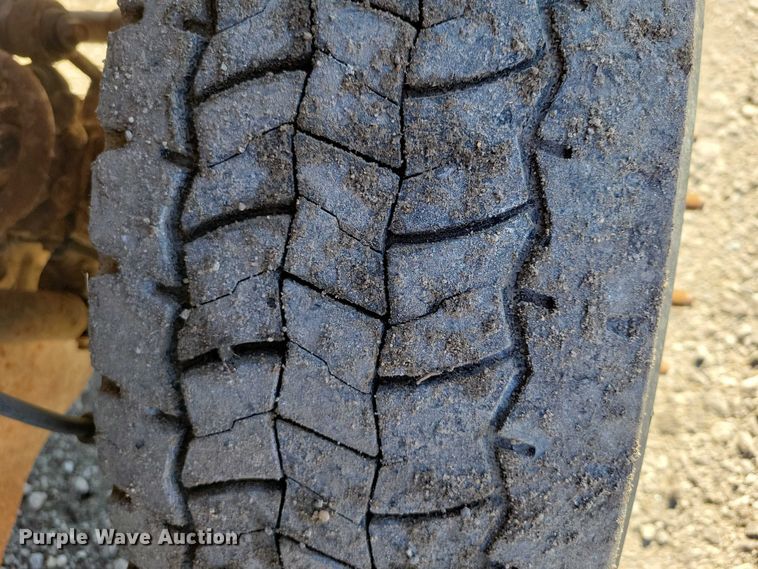 image for item EA2724 2006 Ford F550 Super Duty flatbed truck