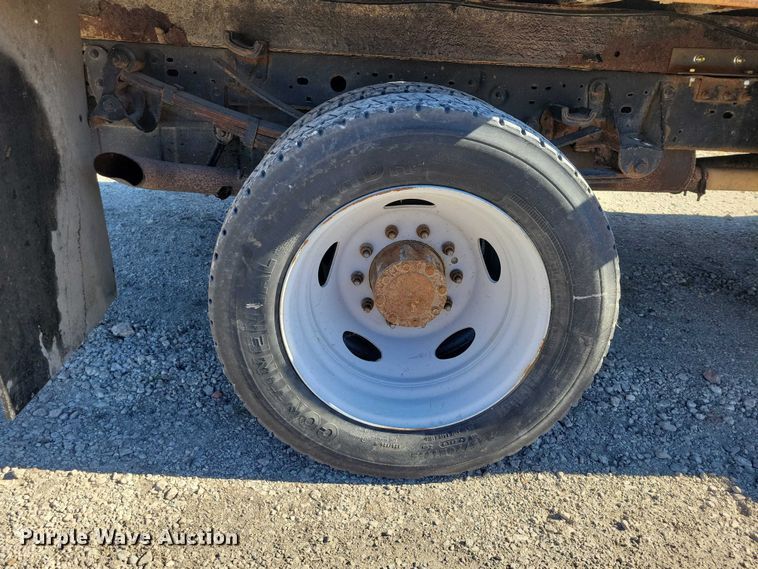 image for item EA2724 2006 Ford F550 Super Duty flatbed truck