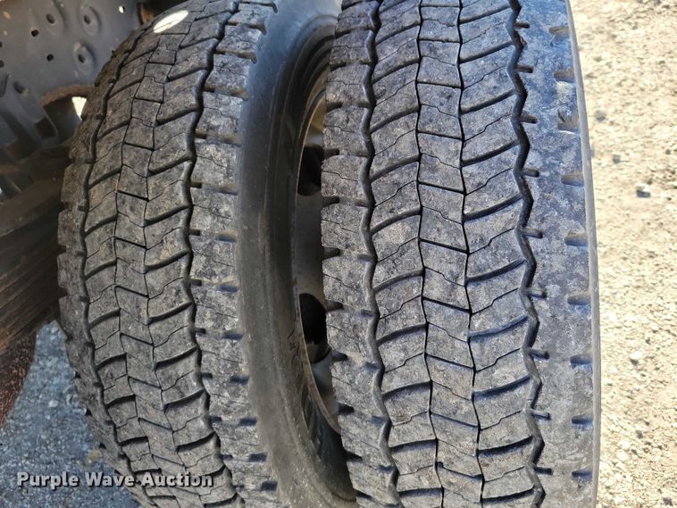 image for item EA2724 2006 Ford F550 Super Duty flatbed truck