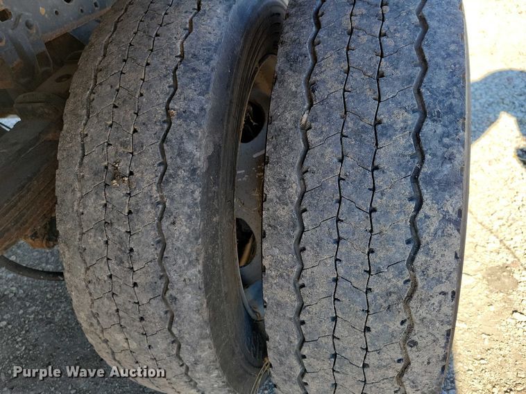 image for item EA2724 2006 Ford F550 Super Duty flatbed truck