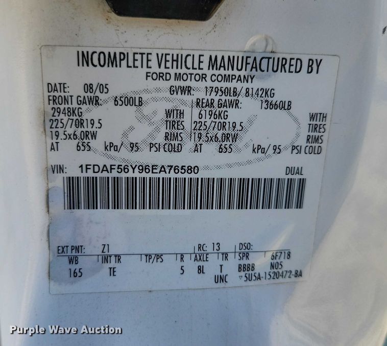 image for item EA2724 2006 Ford F550 Super Duty flatbed truck