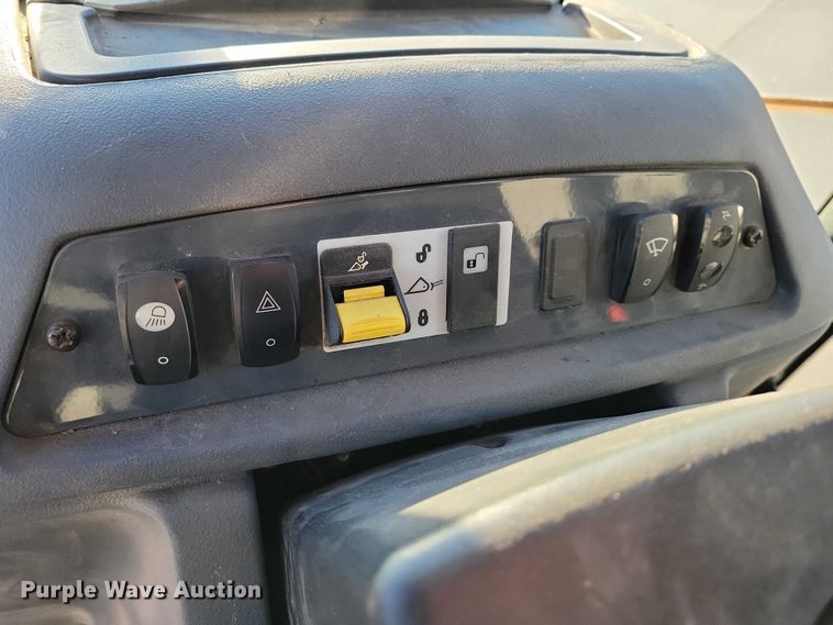 image for item EA2726 2010 John Deere 310SJ TC backhoe