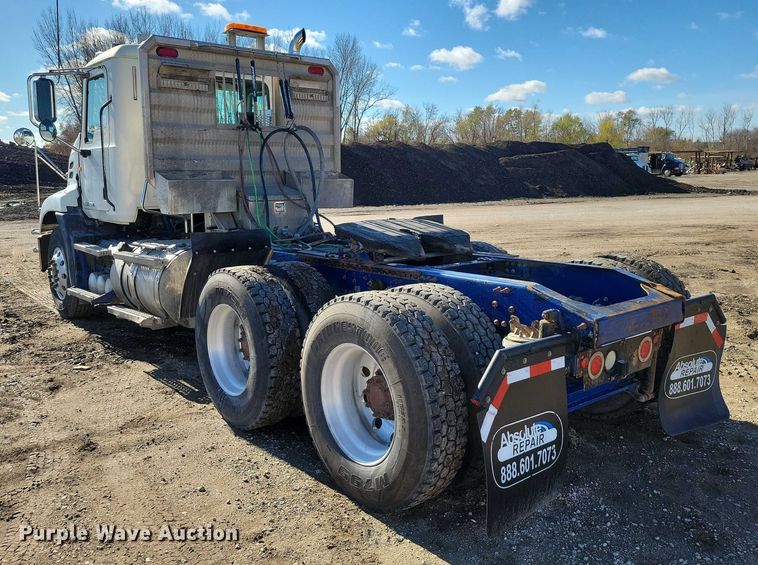 image for item EA2731 2012 Mack CXU600 semi truck