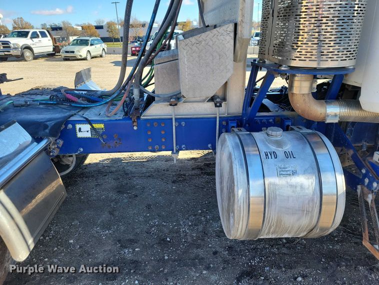 image for item EA2731 2012 Mack CXU600 semi truck