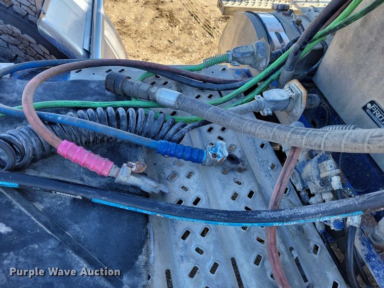 image for item EA2731 2012 Mack CXU600 semi truck