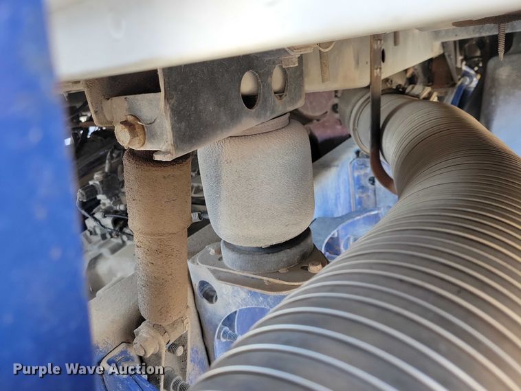 image for item EA2731 2012 Mack CXU600 semi truck