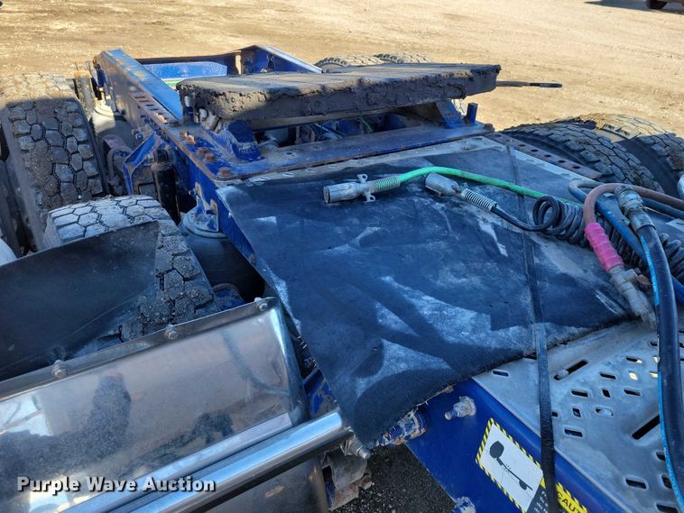 image for item EA2731 2012 Mack CXU600 semi truck