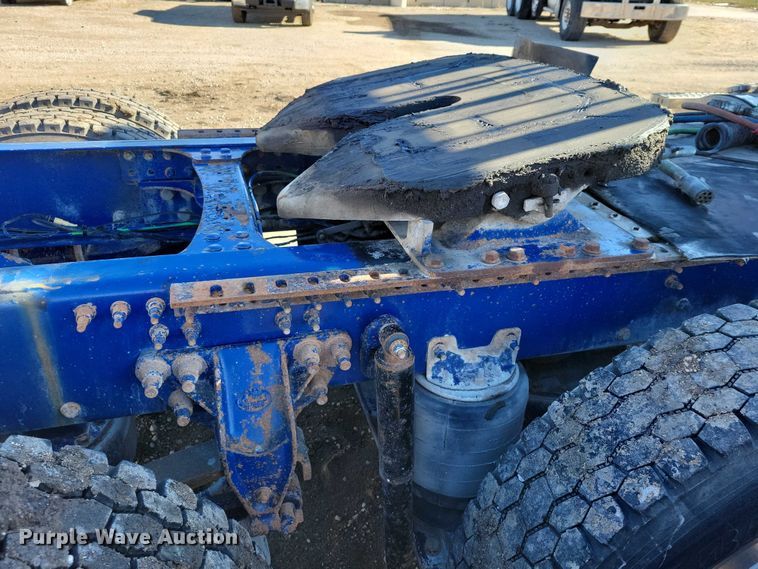 image for item EA2731 2012 Mack CXU600 semi truck