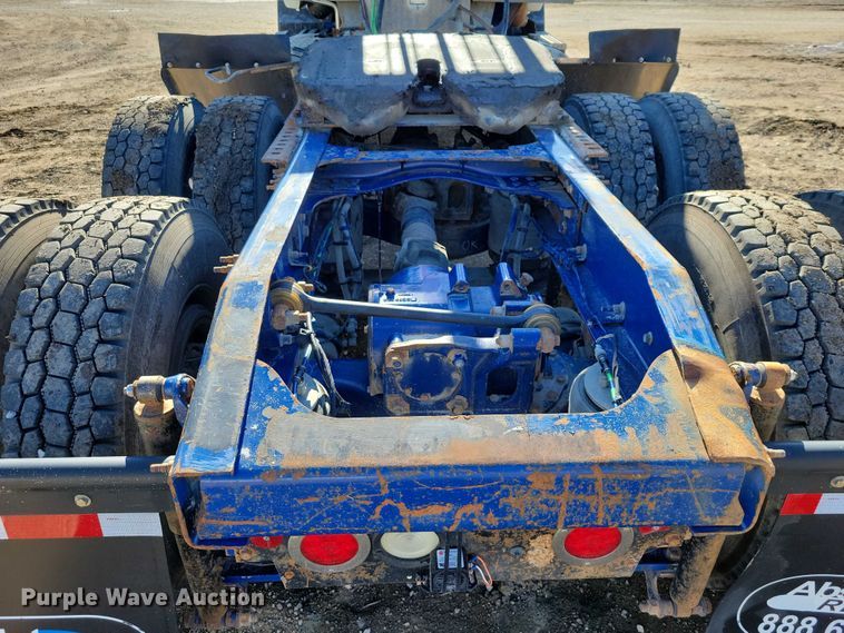 image for item EA2731 2012 Mack CXU600 semi truck