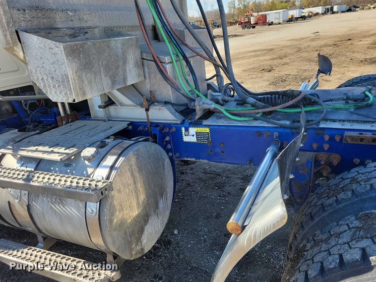 image for item EA2731 2012 Mack CXU600 semi truck