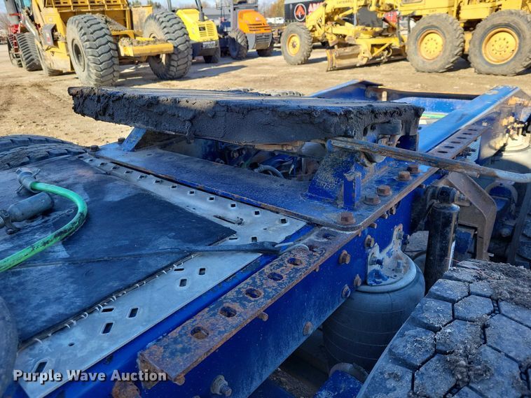 image for item EA2731 2012 Mack CXU600 semi truck