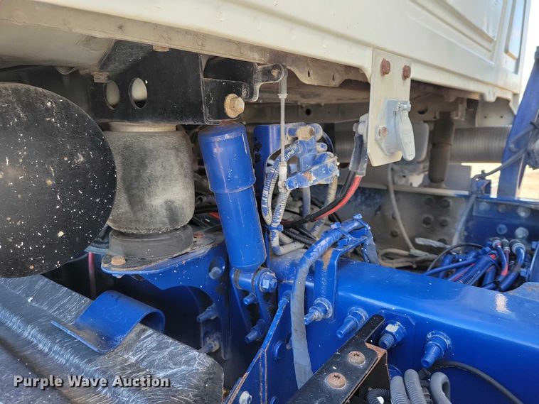 image for item EA2731 2012 Mack CXU600 semi truck