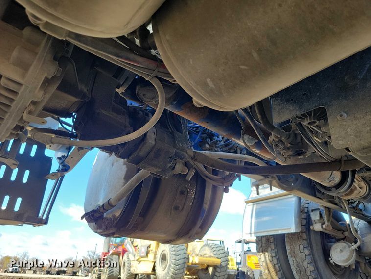 image for item EA2731 2012 Mack CXU600 semi truck