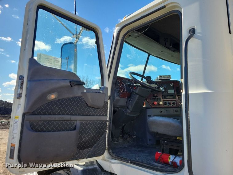 image for item EA2731 2012 Mack CXU600 semi truck