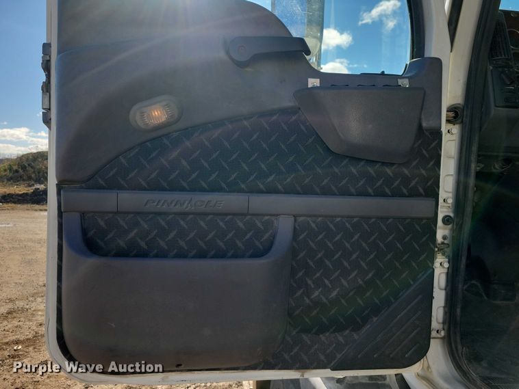 image for item EA2731 2012 Mack CXU600 semi truck