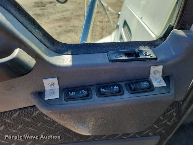 image for item EA2731 2012 Mack CXU600 semi truck