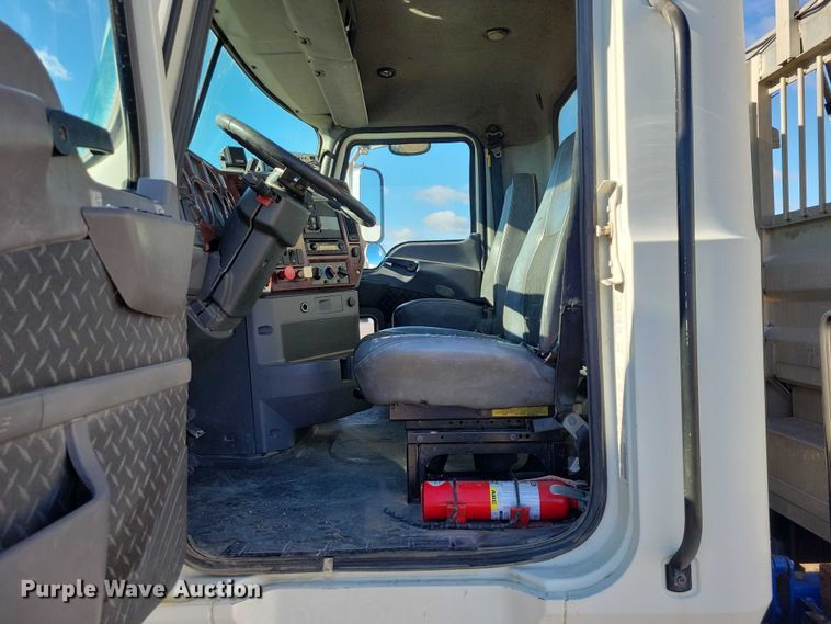 image for item EA2731 2012 Mack CXU600 semi truck