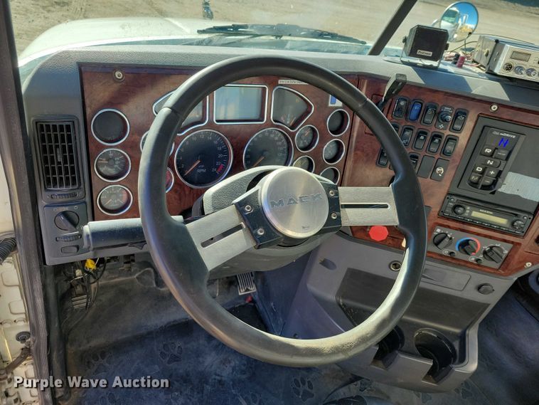 image for item EA2731 2012 Mack CXU600 semi truck