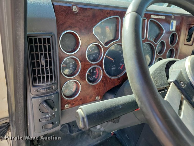 image for item EA2731 2012 Mack CXU600 semi truck