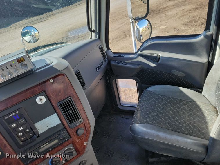 image for item EA2731 2012 Mack CXU600 semi truck