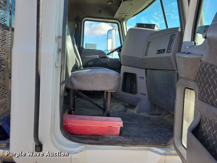 image for item EA2731 2012 Mack CXU600 semi truck