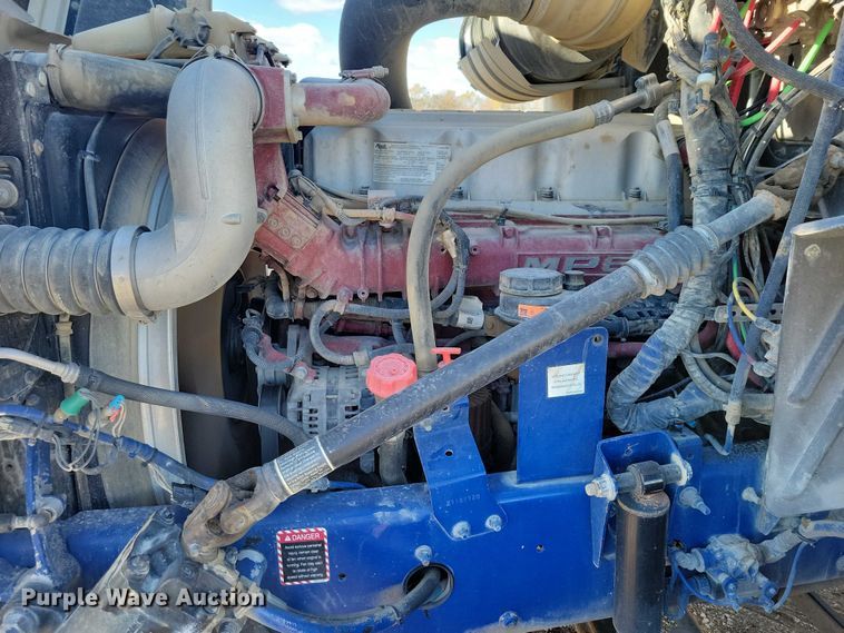 image for item EA2731 2012 Mack CXU600 semi truck