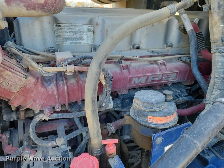 image for item EA2731 2012 Mack CXU600 semi truck