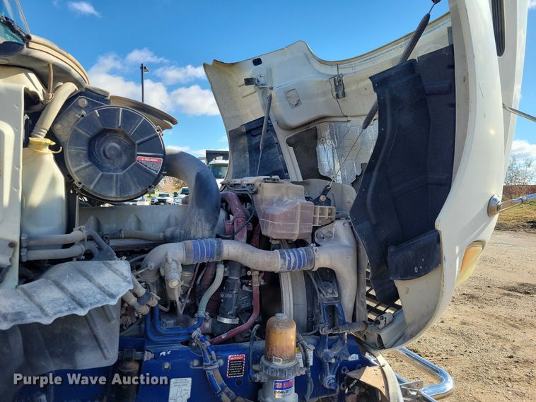 image for item EA2731 2012 Mack CXU600 semi truck