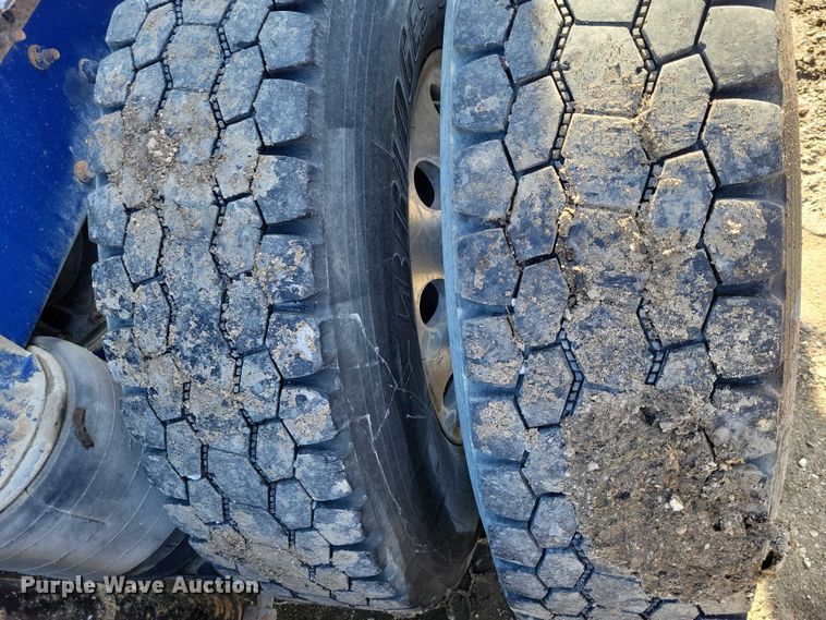 image for item EA2731 2012 Mack CXU600 semi truck