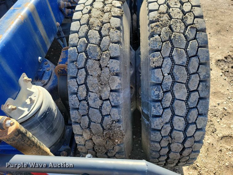 image for item EA2731 2012 Mack CXU600 semi truck