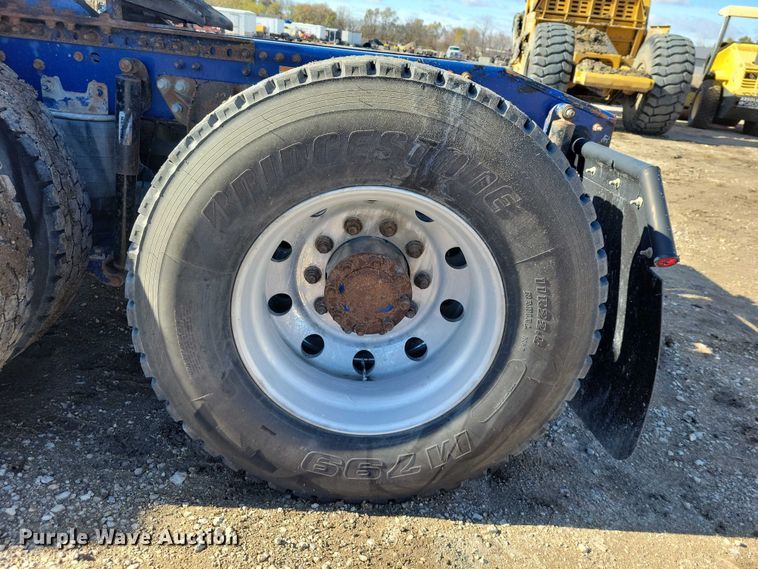 image for item EA2731 2012 Mack CXU600 semi truck