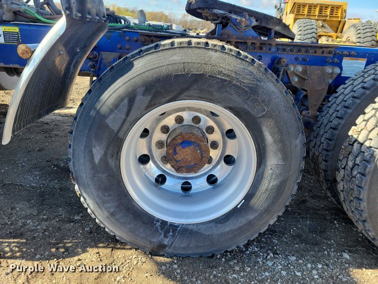 image for item EA2731 2012 Mack CXU600 semi truck