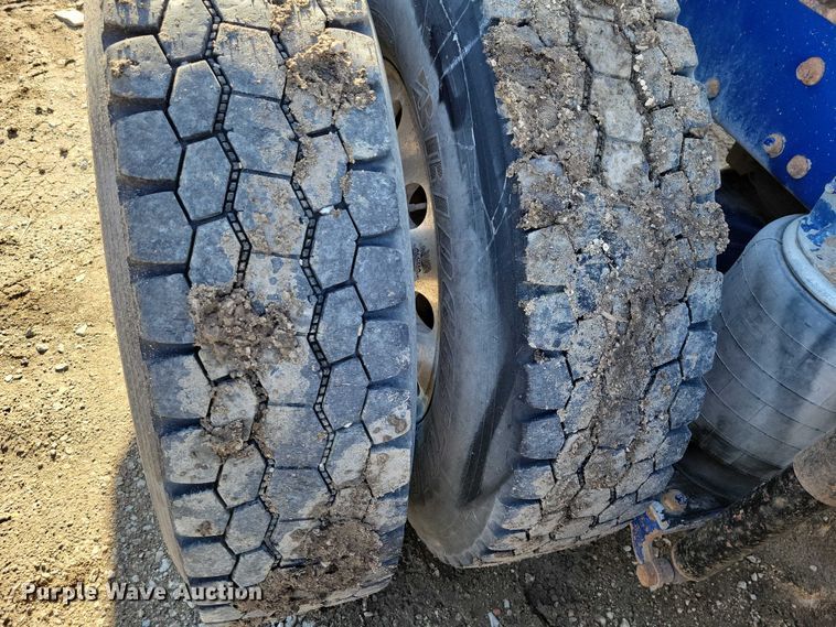 image for item EA2731 2012 Mack CXU600 semi truck