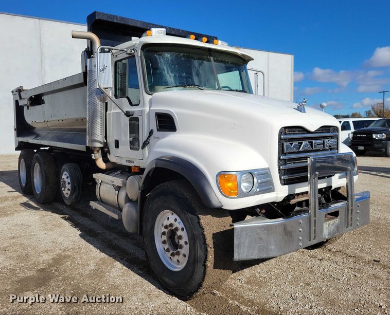 image for item EA2732 2007 Mack Granite CV713 dump truck