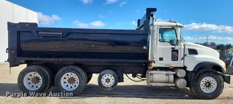 image for item EA2732 2007 Mack Granite CV713 dump truck