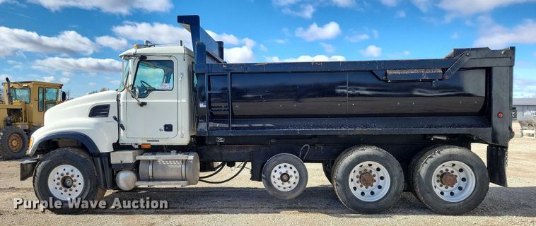 image for item EA2732 2007 Mack Granite CV713 dump truck