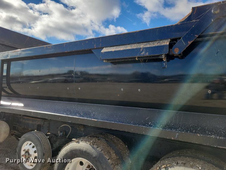 image for item EA2732 2007 Mack Granite CV713 dump truck