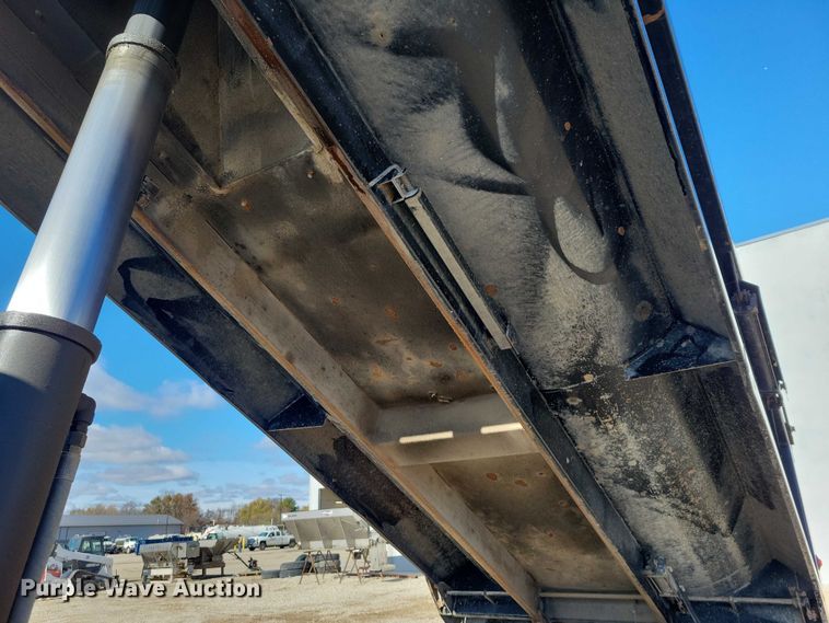 image for item EA2732 2007 Mack Granite CV713 dump truck