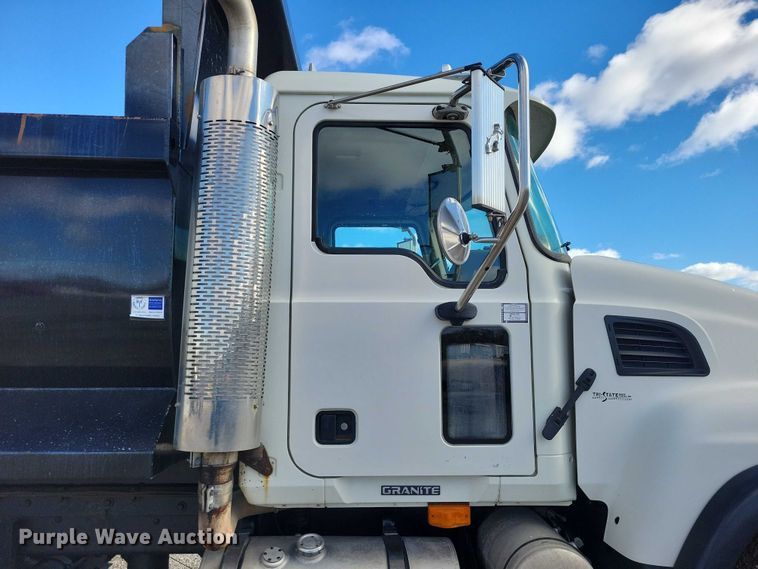 image for item EA2732 2007 Mack Granite CV713 dump truck