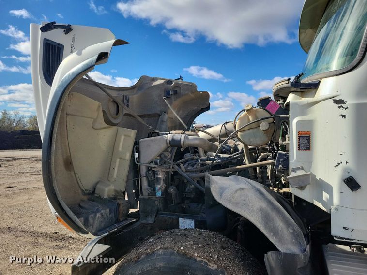 image for item EA2732 2007 Mack Granite CV713 dump truck