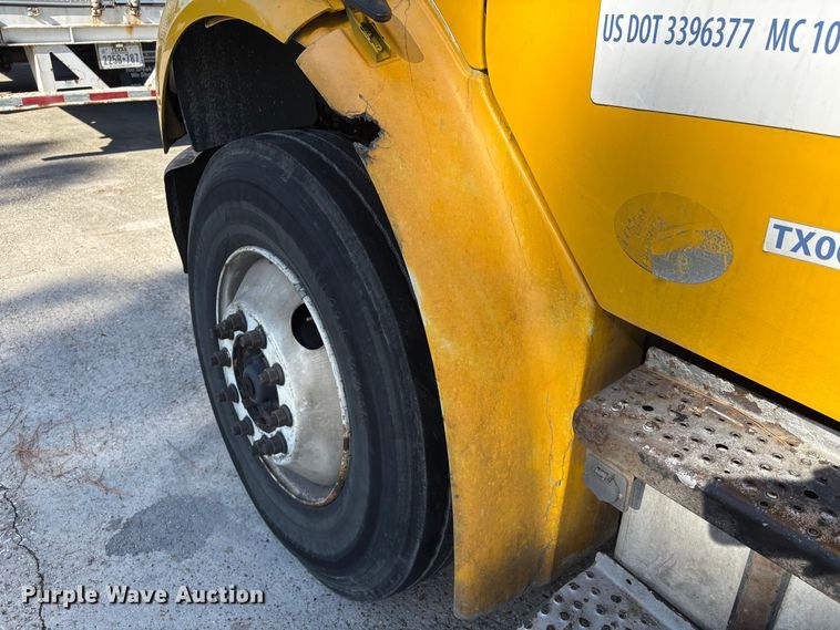 image for item EA7016 2015 Freightliner M2 box truck