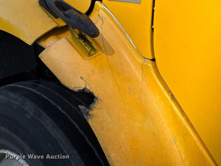 image for item EA7016 2015 Freightliner M2 box truck