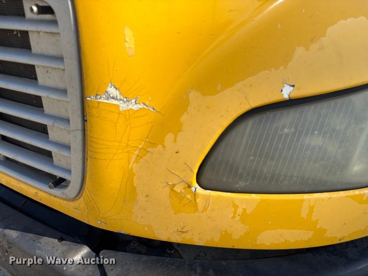 image for item EA7016 2015 Freightliner M2 box truck