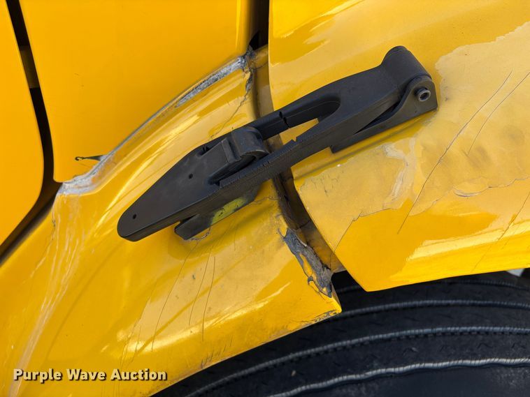 image for item EA7016 2015 Freightliner M2 box truck