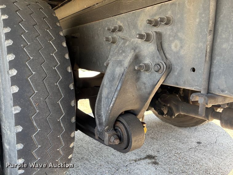 image for item EA7016 2015 Freightliner M2 box truck