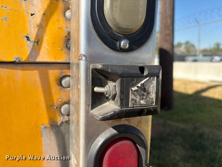 image for item EA7016 2015 Freightliner M2 box truck