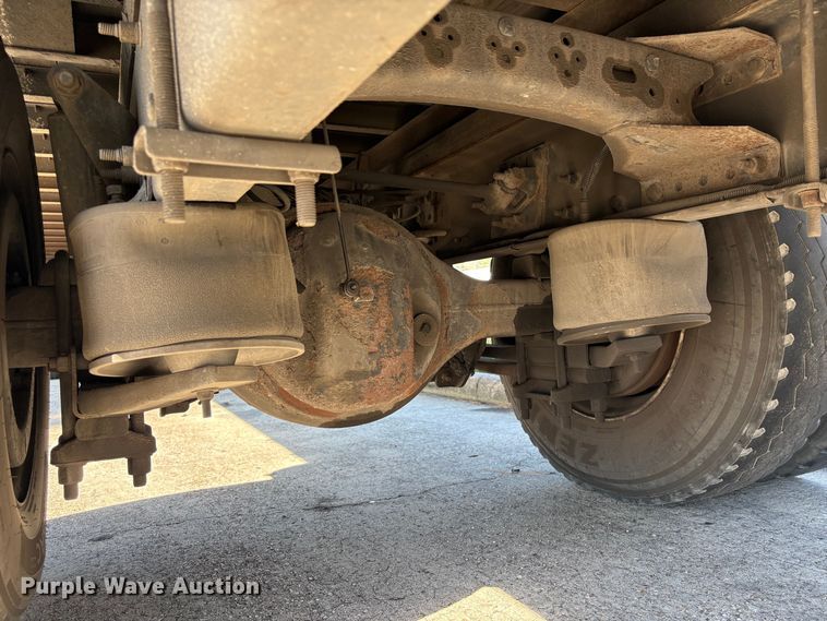 image for item EA7016 2015 Freightliner M2 box truck